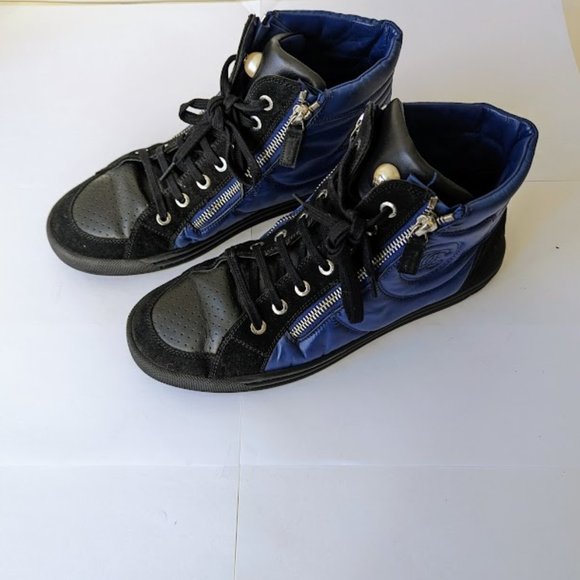 Authentic Chanel Blue/Black Leather CC Faux Pearl Embellish sneaker. Sz 39 worn